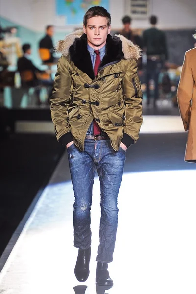 Look 10